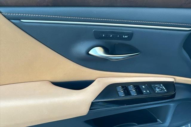 used 2024 Lexus ES 300h car