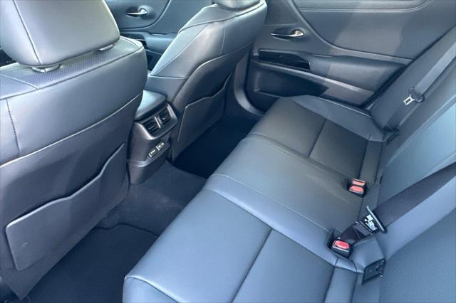 used 2024 Lexus ES 300h car