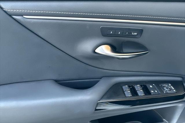 used 2024 Lexus ES 300h car