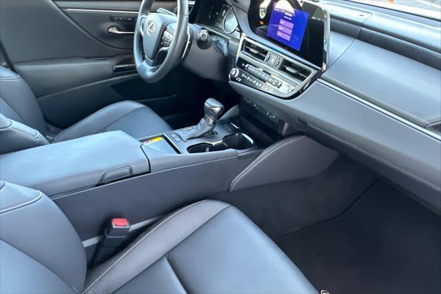 used 2024 Lexus ES 300h car
