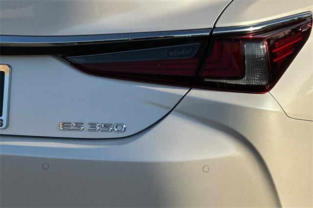 new 2025 Lexus ES 350 car, priced at $49,735