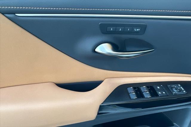new 2025 Lexus ES 300h car, priced at $50,542