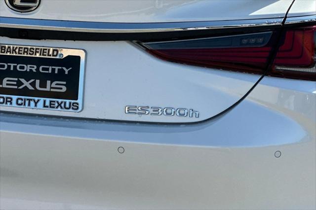 new 2025 Lexus ES 300h car, priced at $50,542