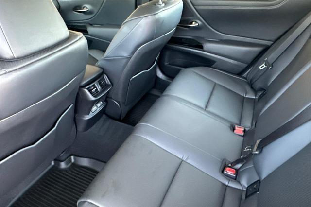 used 2025 Lexus ES 300h car