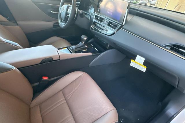 new 2025 Lexus ES 300h car, priced at $57,214