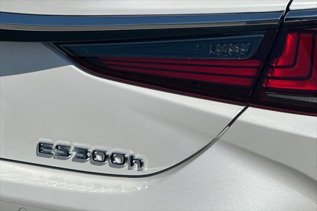 new 2025 Lexus ES 300h car, priced at $57,214