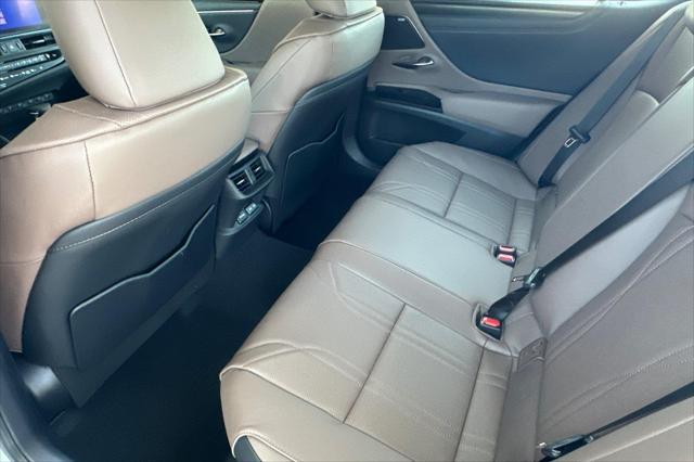 new 2025 Lexus ES 300h car, priced at $57,214