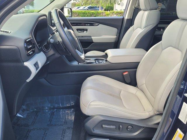 used 2025 Honda Pilot car, priced at $42,988