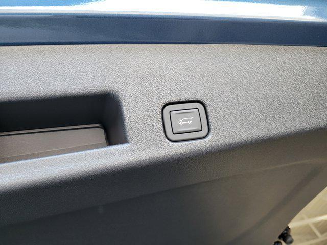 new 2025 Chevrolet Traverse car, priced at $42,518