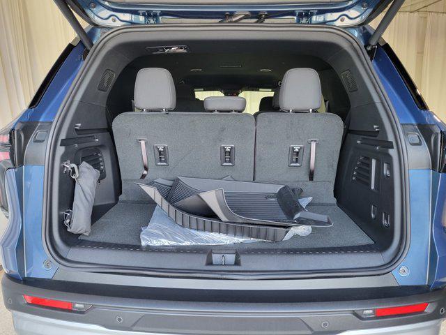 new 2025 Chevrolet Traverse car, priced at $42,518