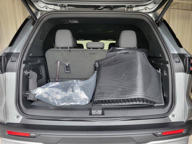 new 2025 Chevrolet Traverse car, priced at $42,518