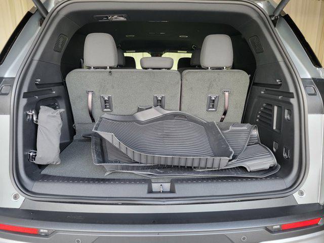 new 2025 Chevrolet Traverse car, priced at $43,018
