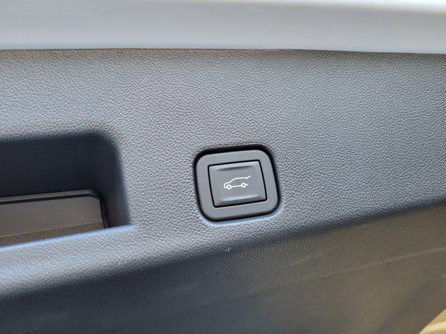 used 2025 Chevrolet Traverse car, priced at $36,514