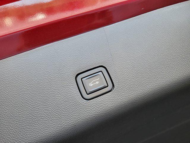 used 2021 Chevrolet Traverse car, priced at $30,176