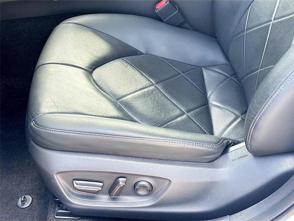 used 2019 Toyota Camry Hybrid car, priced at $17,995