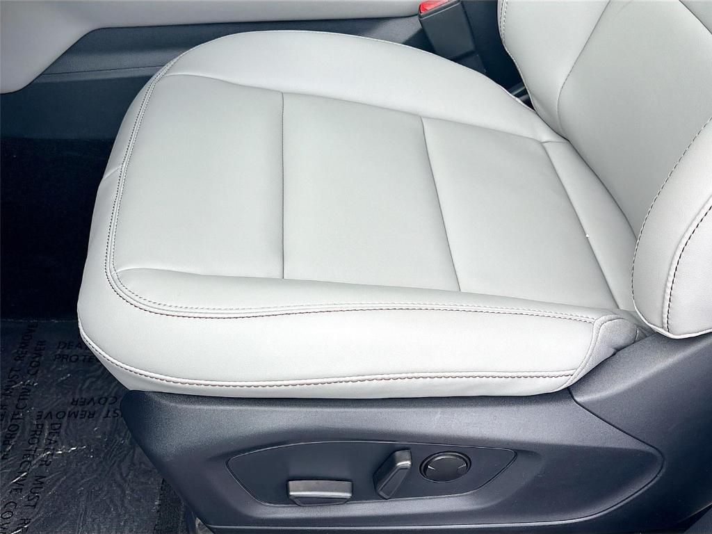new 2025 Ford Explorer car, priced at $40,164