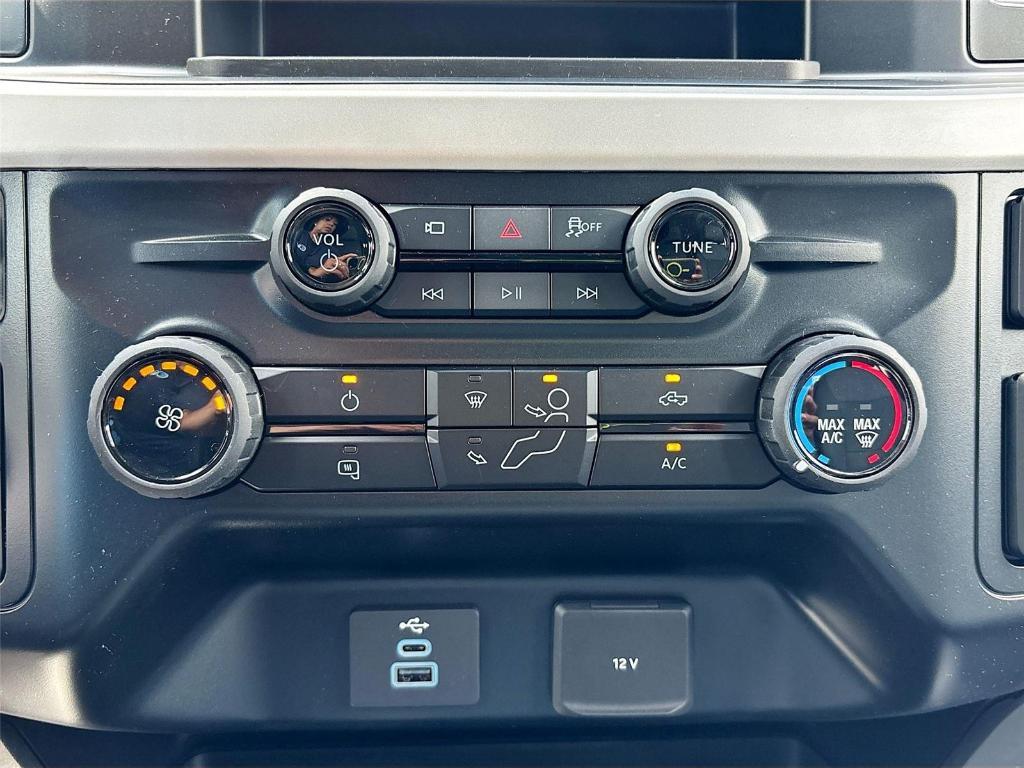 new 2025 Ford F-250 car, priced at $66,380