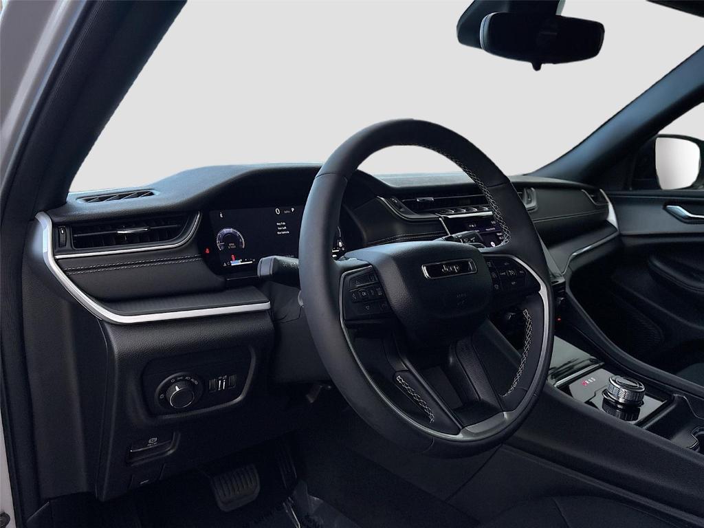 used 2024 Jeep Grand Cherokee car, priced at $27,995