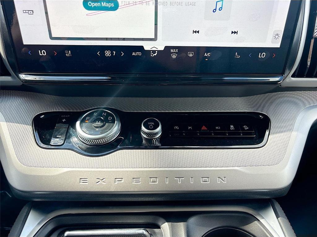 new 2025 Ford Expedition car, priced at $69,083