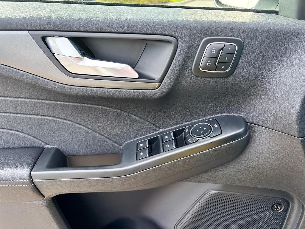new 2025 Ford Escape car, priced at $29,400