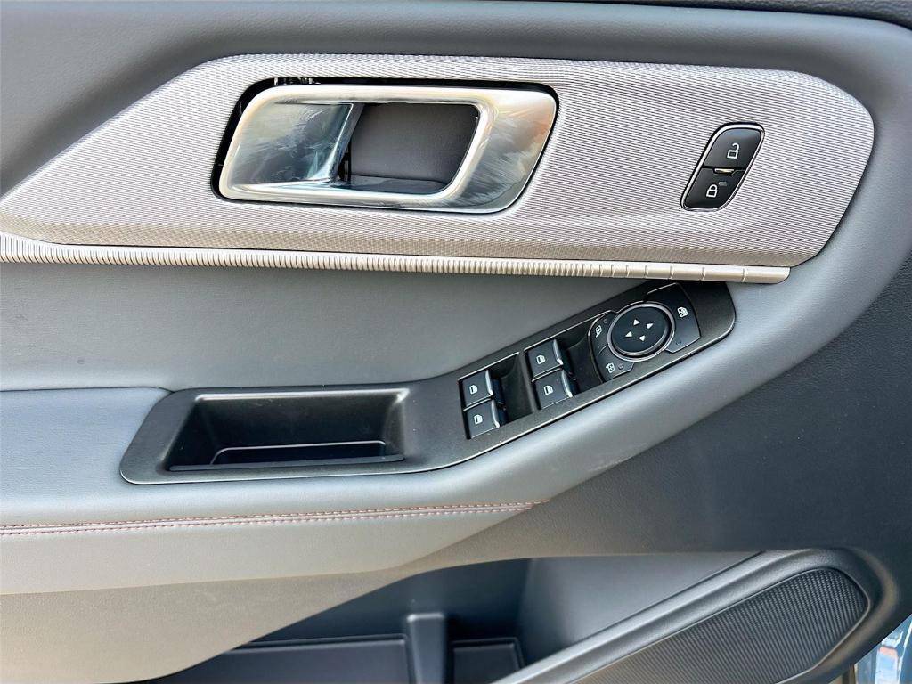 new 2025 Ford Explorer car, priced at $39,788