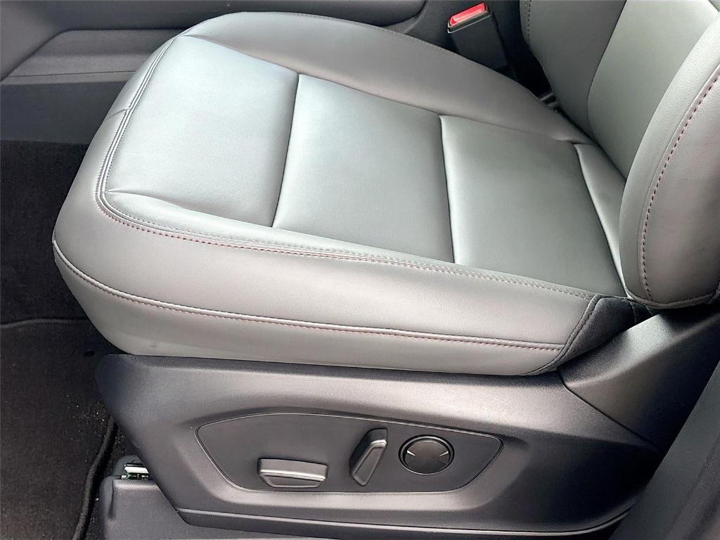new 2025 Ford Explorer car, priced at $44,147