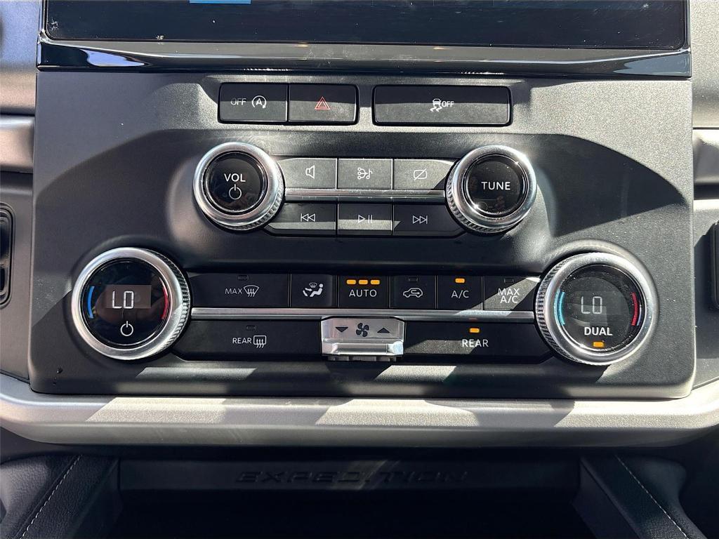 used 2024 Ford Expedition car, priced at $47,595