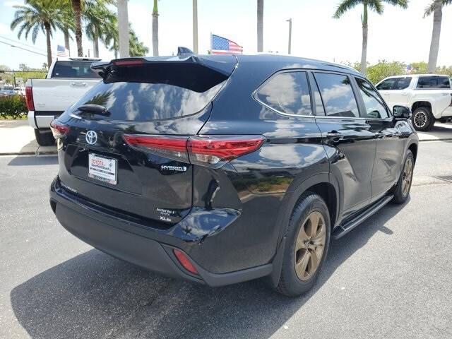 used 2023 Toyota Highlander Hybrid car, priced at $40,995