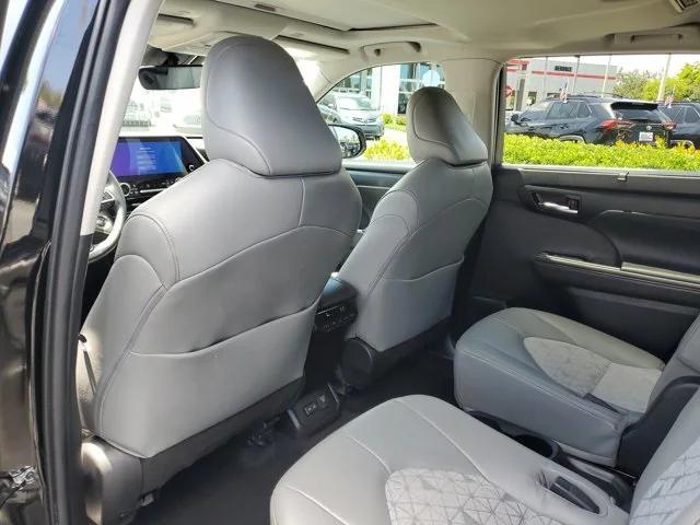 used 2023 Toyota Highlander Hybrid car, priced at $40,995