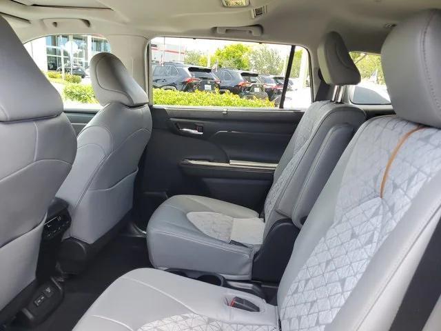 used 2023 Toyota Highlander Hybrid car, priced at $40,995