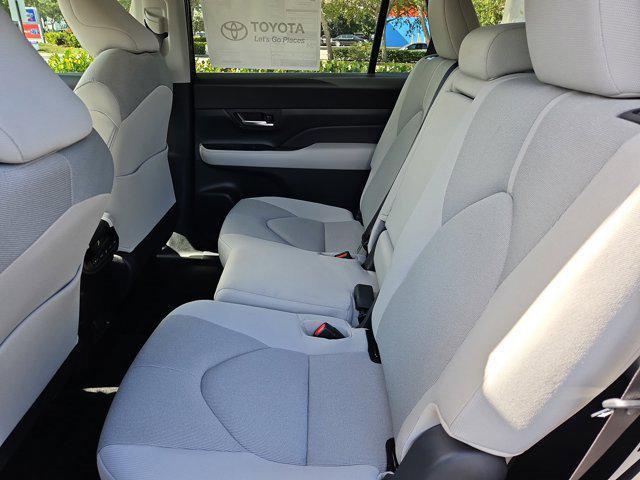 new 2025 Toyota Highlander car, priced at $43,957
