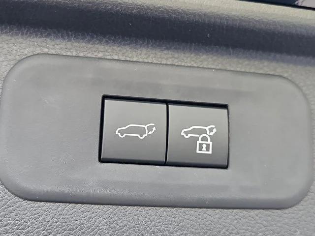 new 2025 Toyota Highlander car, priced at $43,957