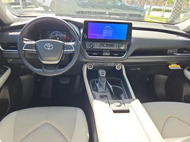 new 2025 Toyota Highlander car, priced at $43,957