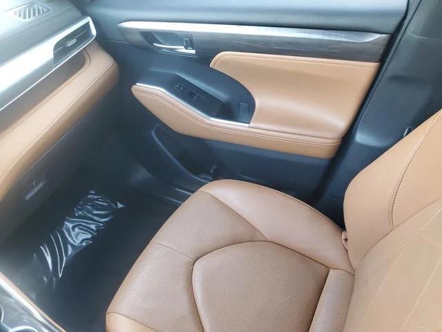 used 2023 Toyota Highlander Hybrid car, priced at $43,996