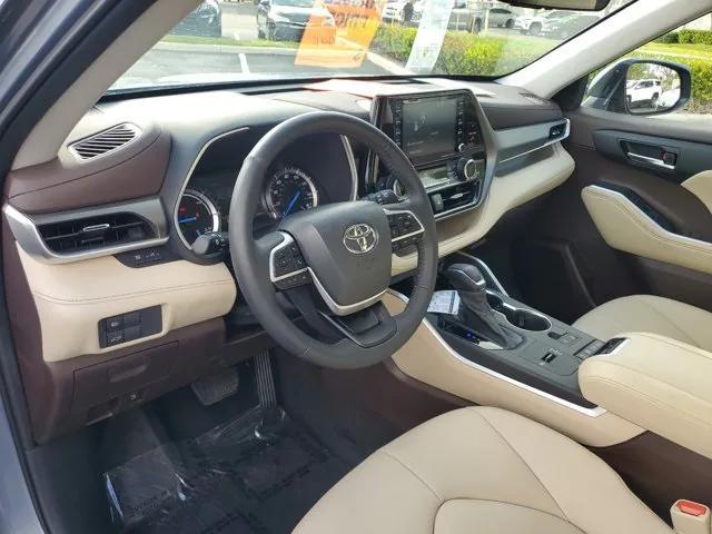 used 2022 Toyota Highlander Hybrid car, priced at $36,495