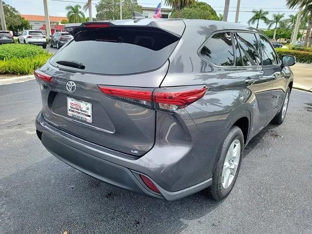 used 2022 Toyota Highlander car, priced at $30,995