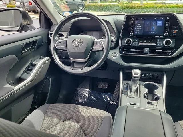 used 2022 Toyota Highlander car, priced at $30,995