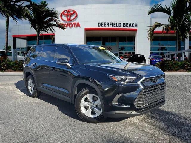 used 2025 Toyota Highlander car, priced at $37,995