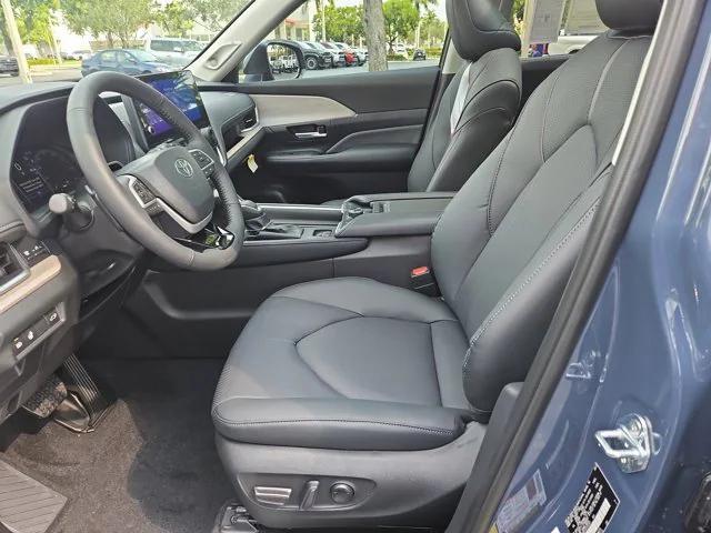 new 2025 Toyota Grand Highlander car, priced at $53,302