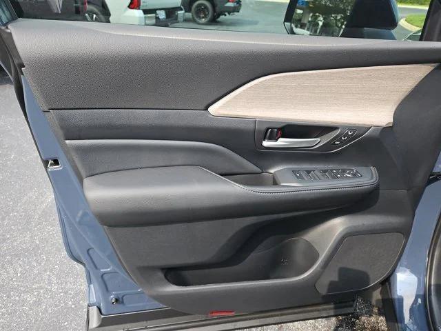 new 2025 Toyota Grand Highlander car, priced at $53,302