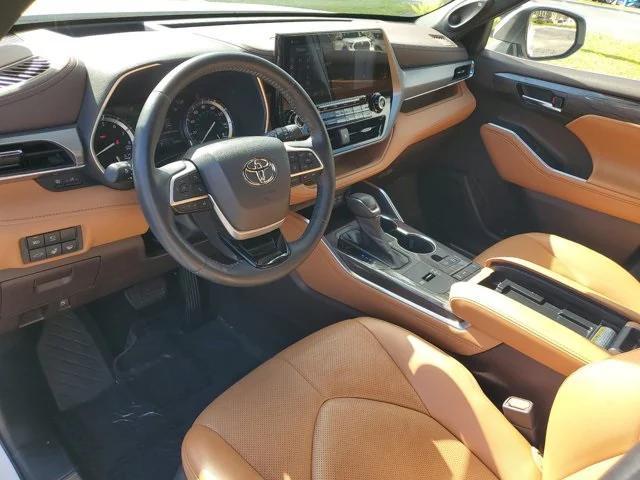 used 2022 Toyota Highlander car, priced at $39,285