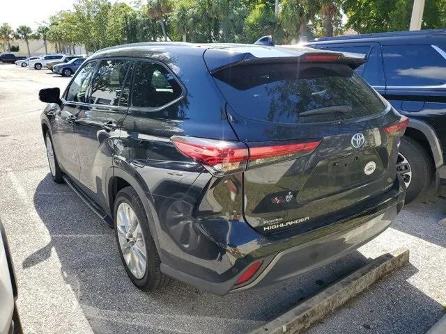 used 2021 Toyota Highlander Hybrid car, priced at $32,595