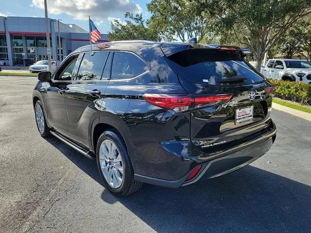 used 2021 Toyota Highlander Hybrid car, priced at $29,545