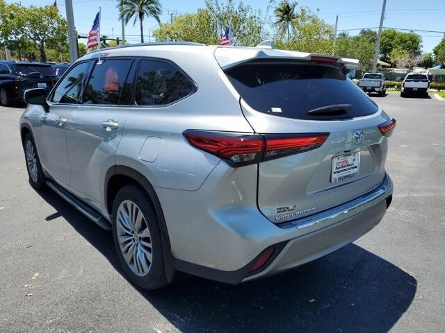 used 2022 Toyota Highlander car, priced at $41,895