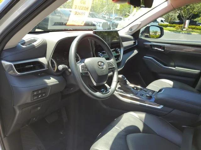 used 2022 Toyota Highlander car, priced at $41,895