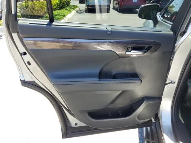 used 2022 Toyota Highlander car, priced at $41,895