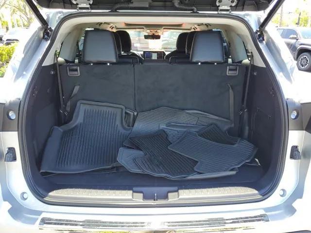 used 2022 Toyota Highlander car, priced at $41,895