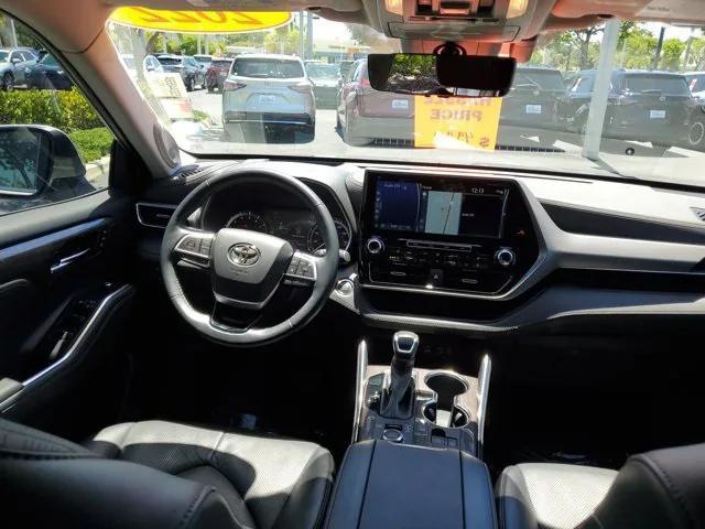 used 2022 Toyota Highlander car, priced at $41,895