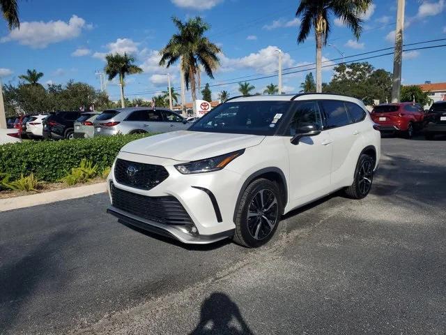 used 2022 Toyota Highlander car, priced at $32,996