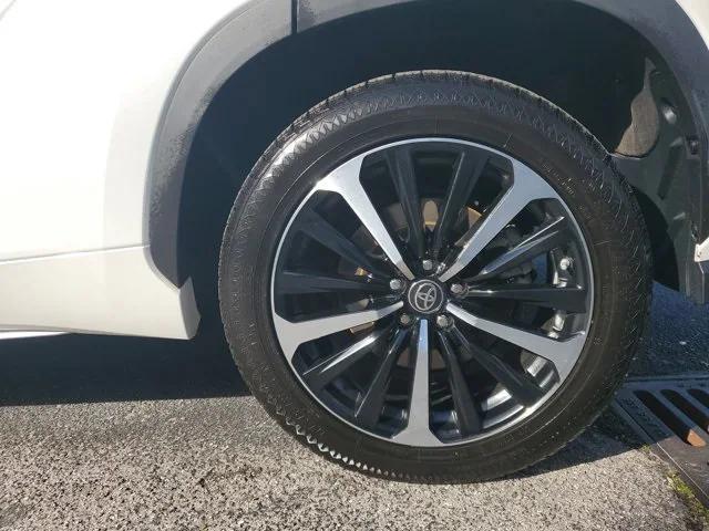 used 2022 Toyota Highlander car, priced at $32,996